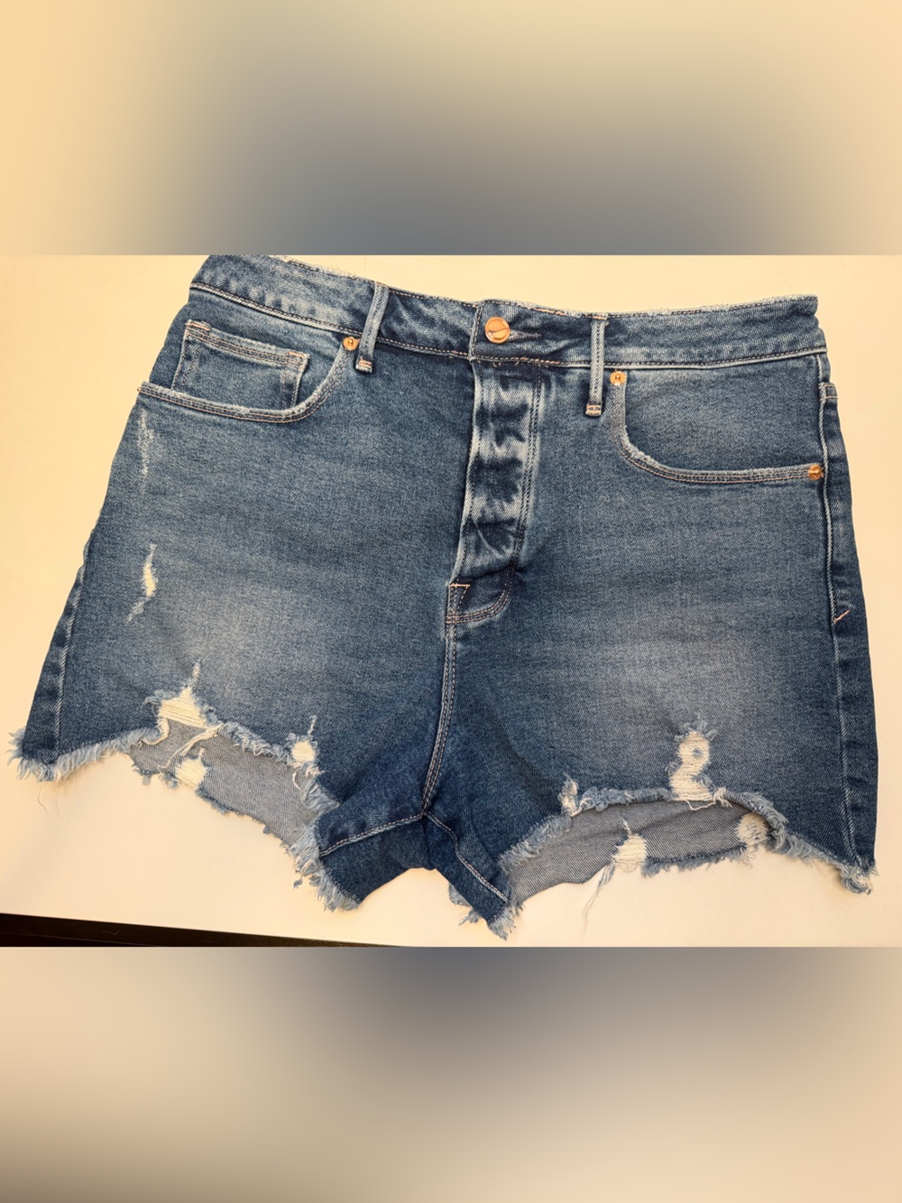 Good American Distressed Denim Cutoff Shorts Button Fly Size 14